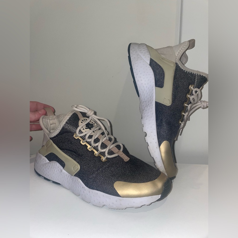 Nike Air Womens Size 8